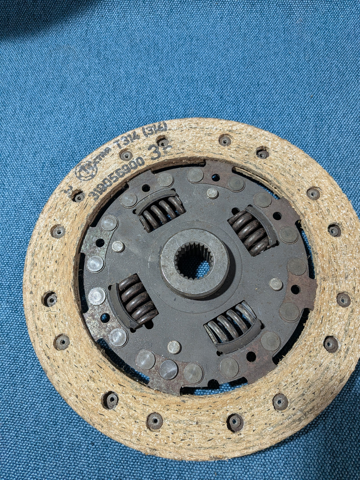 Kupplungsscheibe Caddy 2 9KV/Derby/Golf/Jetta/1/2/3/Vento/Passat/B1/B2/B3/B4/Polo/86C/6N/Audi 80/90/B1/B2 036141031 NOS B13