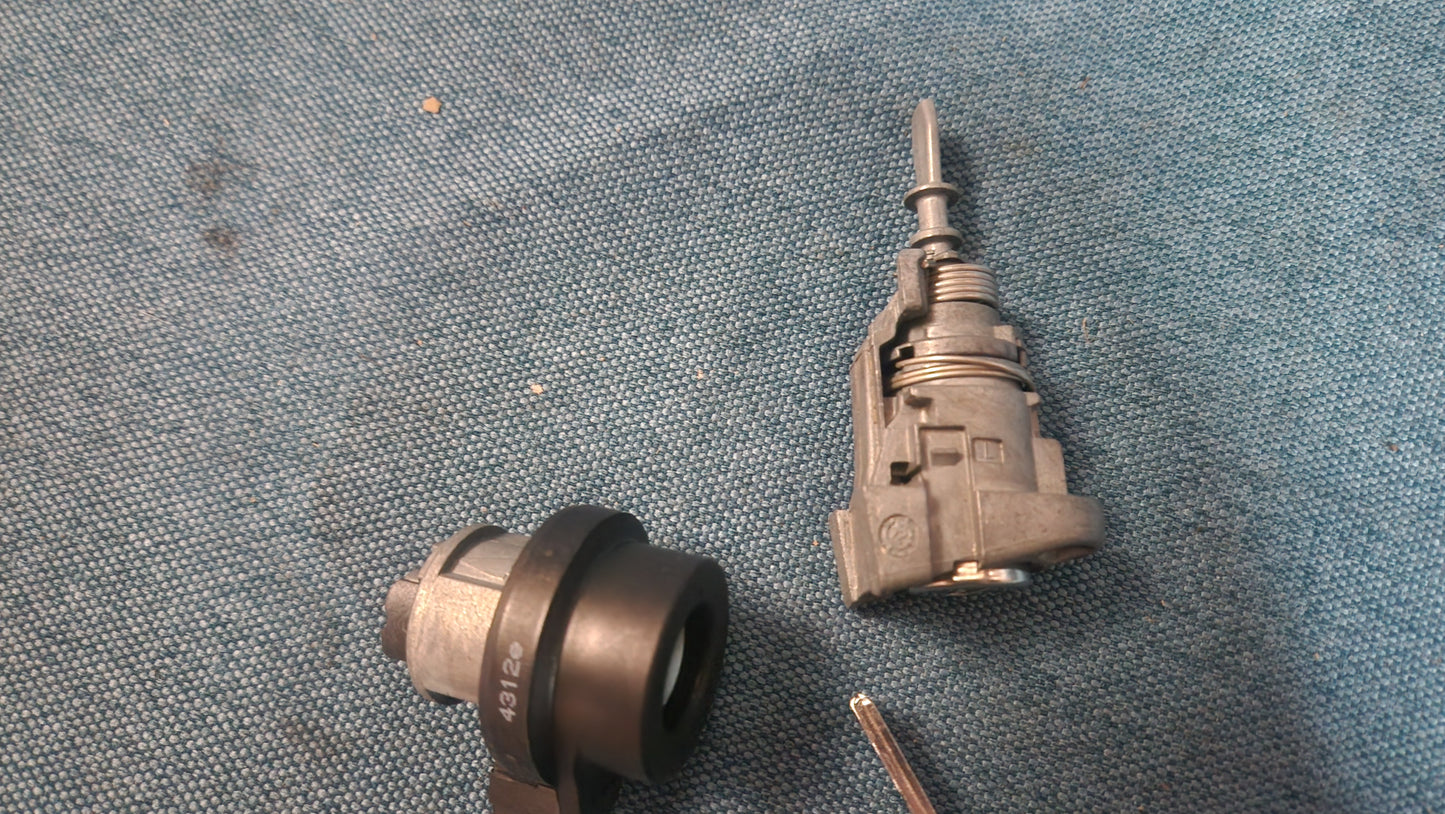 T5 Bus Transporter Key Set Blank Lock Set 8E0905855A New A2