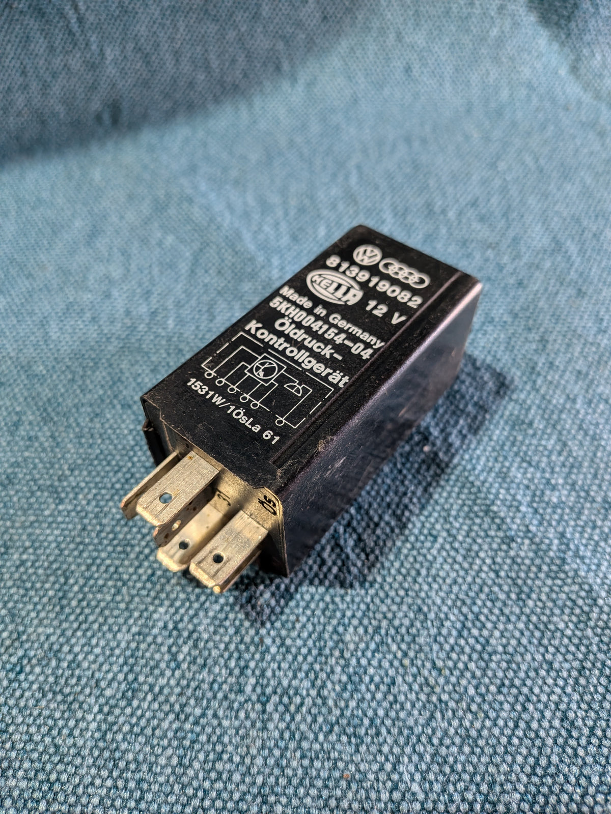 Relais 2 Öldruck Kontrolle Audi/80/90/B2/B3/100/200/C3 813919082A Gebraucht B16