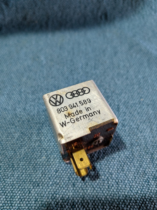 Headlight relay Porsche 911/Audi/80 B1/100/C1/C2/Beetle/Karmann Ghia/T1/T2 Bus 803941589 Used B16