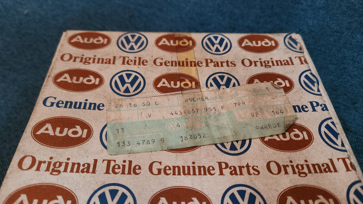 Audi 100/200 C3 Typ44 quattro Aschenbecher 4431857951D Nos A3