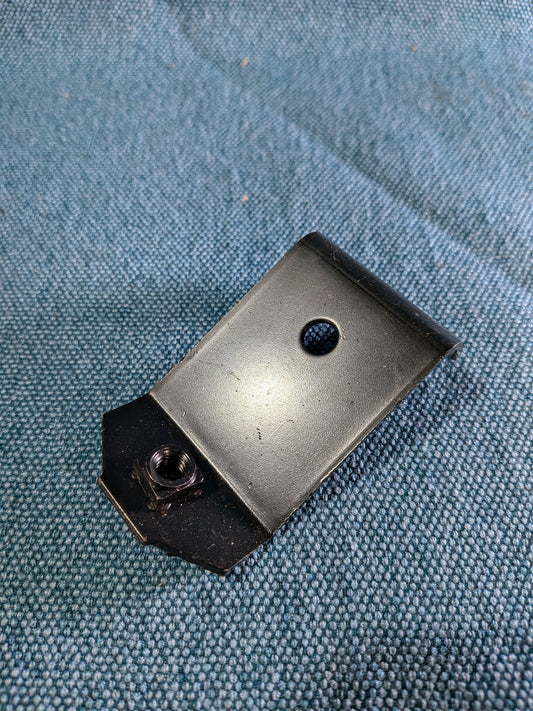 Stoßstangehalter hinten Audi 100 C2 431807325 NOS B16