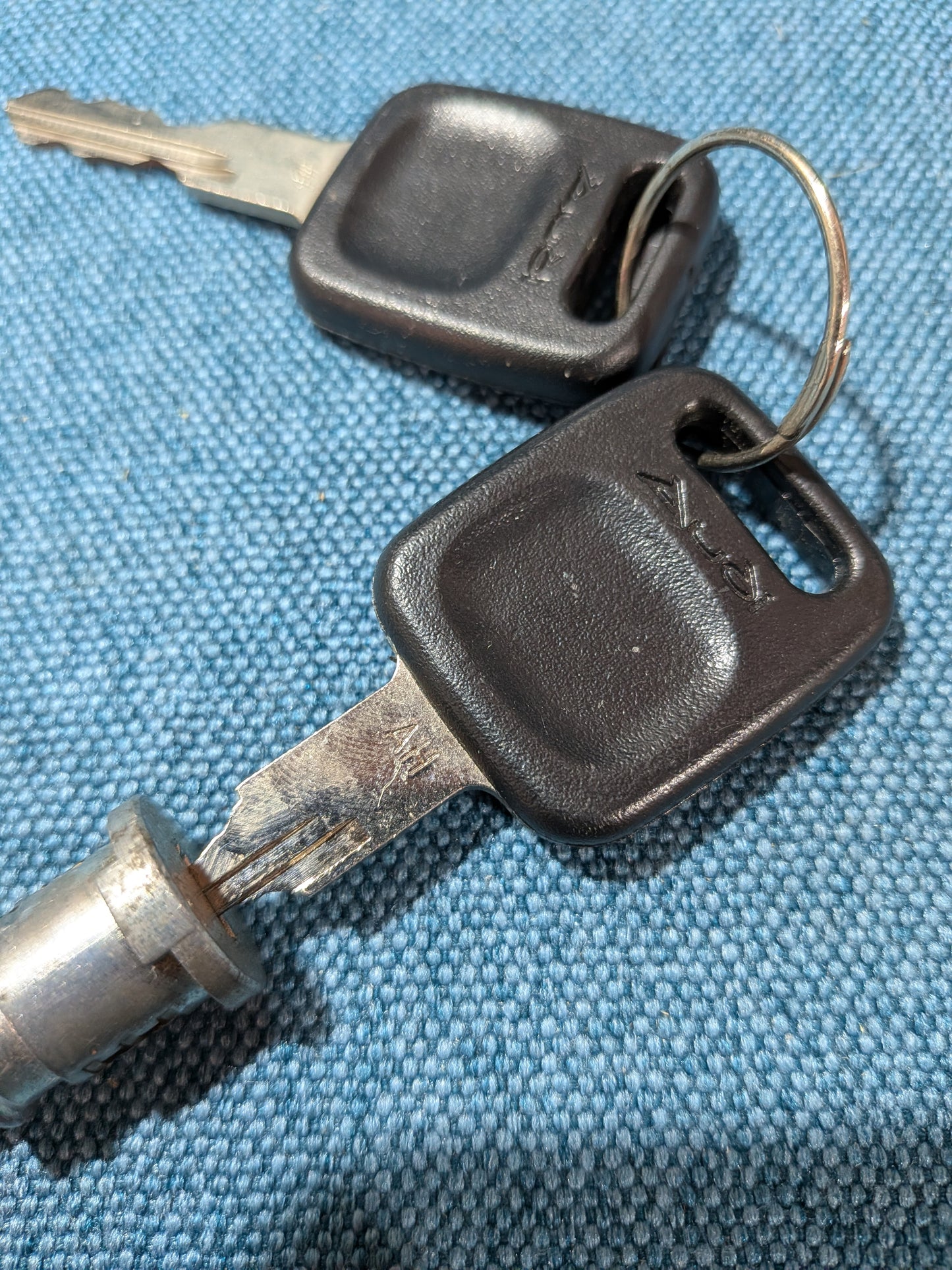 Schließzylinder mit 2 Schlüssel AH Profil Audi 80/90/B4/100/200/C3 443857113 NOS A6