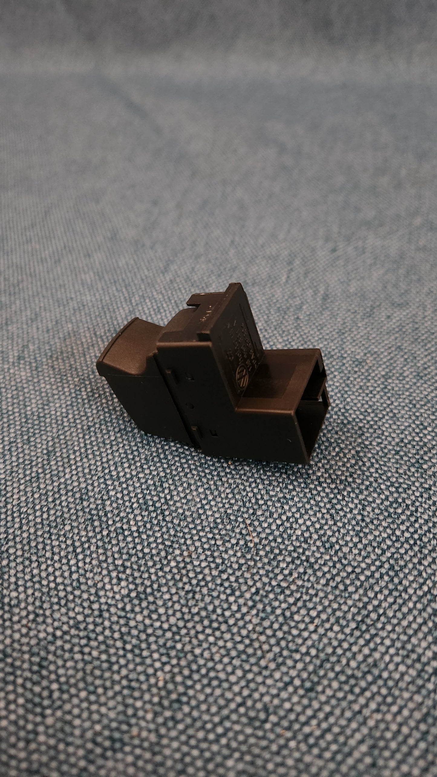 Pressure Switch Tailgate Golf 4/Bora/Passat 3B/BG 1J0959831A Nos H7