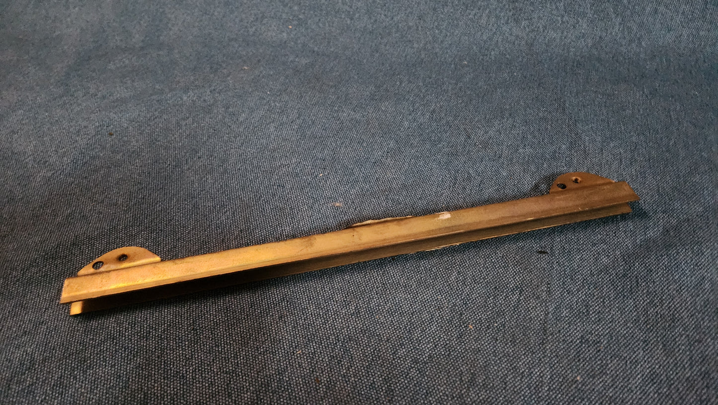 Mercedes W108/109/110/111 Fenster Halte Schiene  1107200047 Nos D5