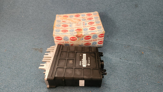 Golf 3  Vento 1.8 Motor-Steuergerät 1h0907311K Nos A3