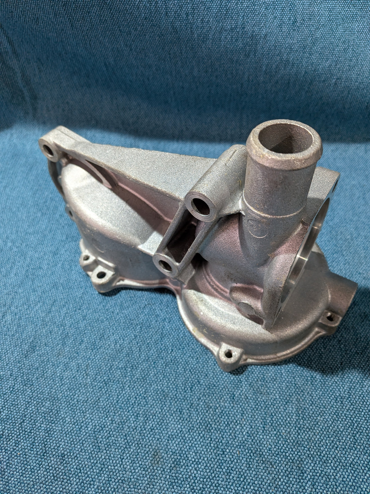 Water pump housing CK 3211724 Passat/3B/BG/Audi A4 B5/A6/C4/C5/Cabriolet 50121010X NOS/New D10