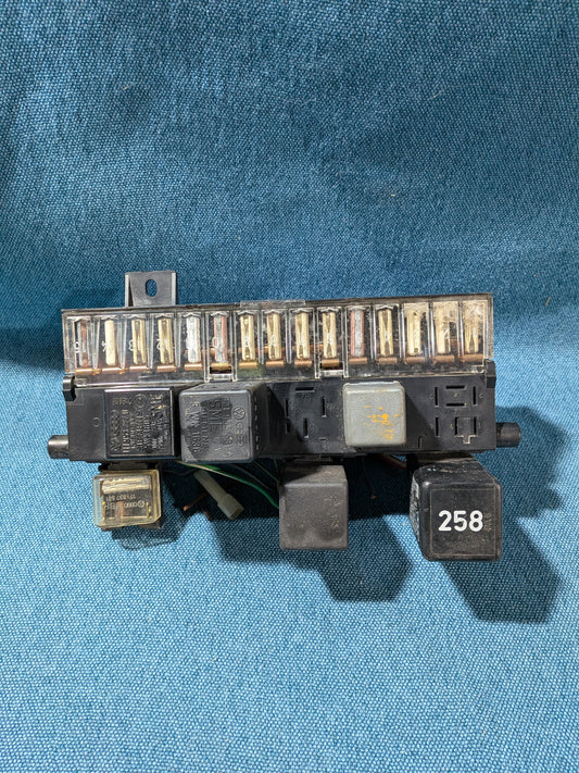 Fuse box Golf/Jetta/1/Cabrio/LT1/Scirocco 1/T3 Bus 171941813BC Used A27