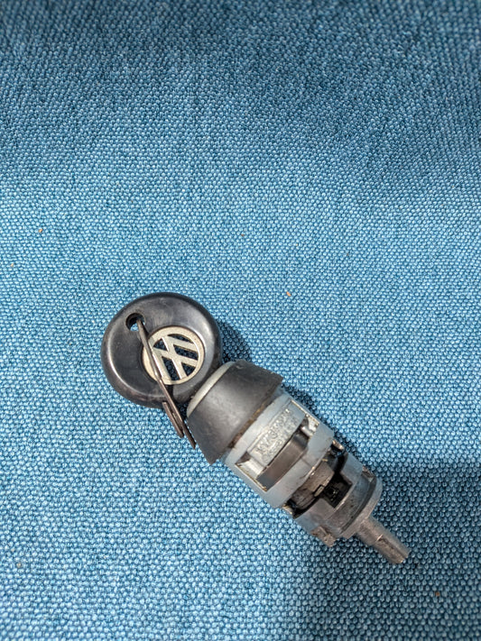 Zündschloss mit einem Schlüssel Golf1/2/Jetta1/2/Polo1/86C/PassatB1/B2/Derby/Audi80B1/B2 191905855 Nos B6