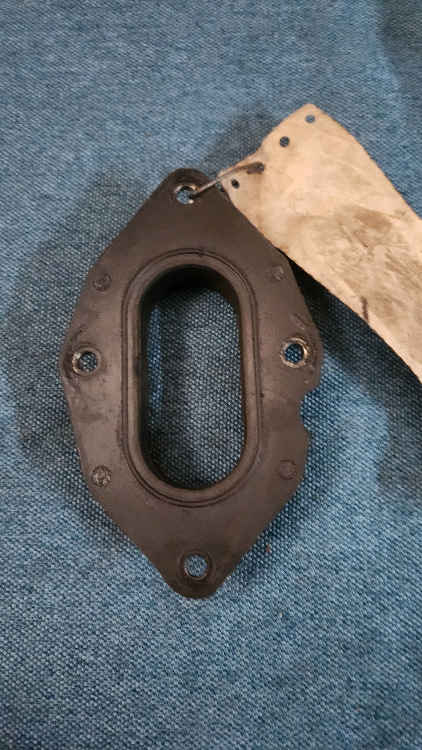 Vergaserflansch Scirocco 1/Passat B1/Audi 100 C2 055129761B Nos I6