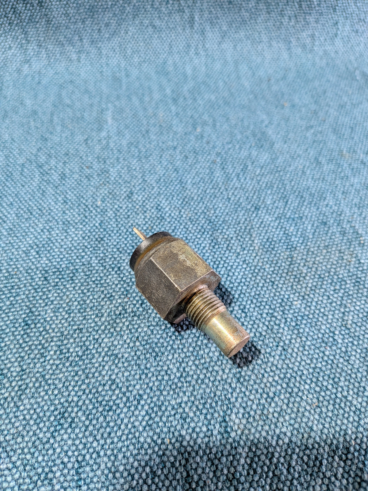 Coolant warning light temperature switch 120C Golf/Jetta/1/2/Caddy 14D/Passat/B1/B2/Scirocco/1/2/T3 Bus/Polo 1/Audi 50/80/90/B2/B3/100/200/C2/C3/Coupe/Quattro 171919521F Used E12