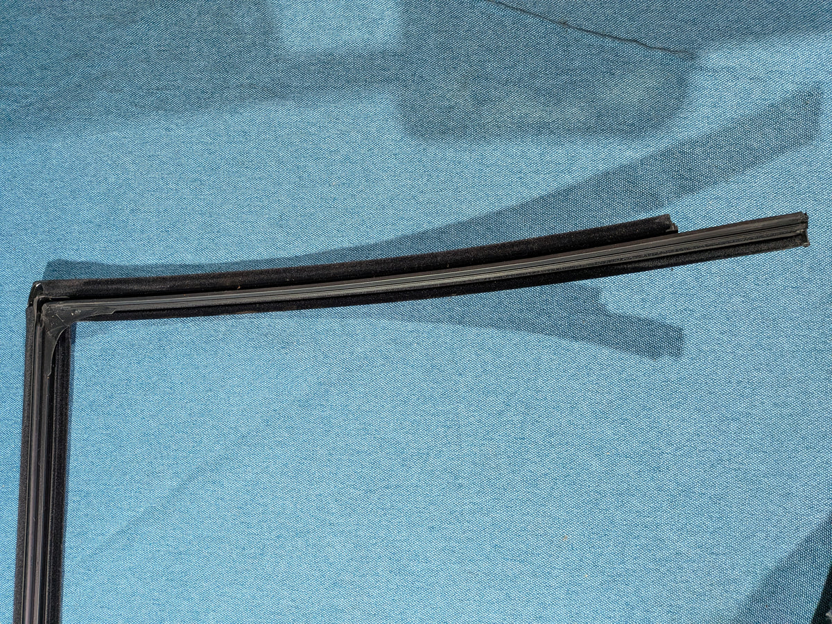 Fensterführung Gummidichtung Passat/35I/B4 3A9839431 NOS B20