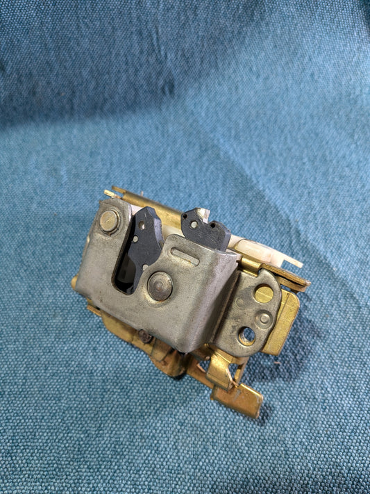 Takaovilukko oikea Golf/Jetta/1 173839016A NOS B19