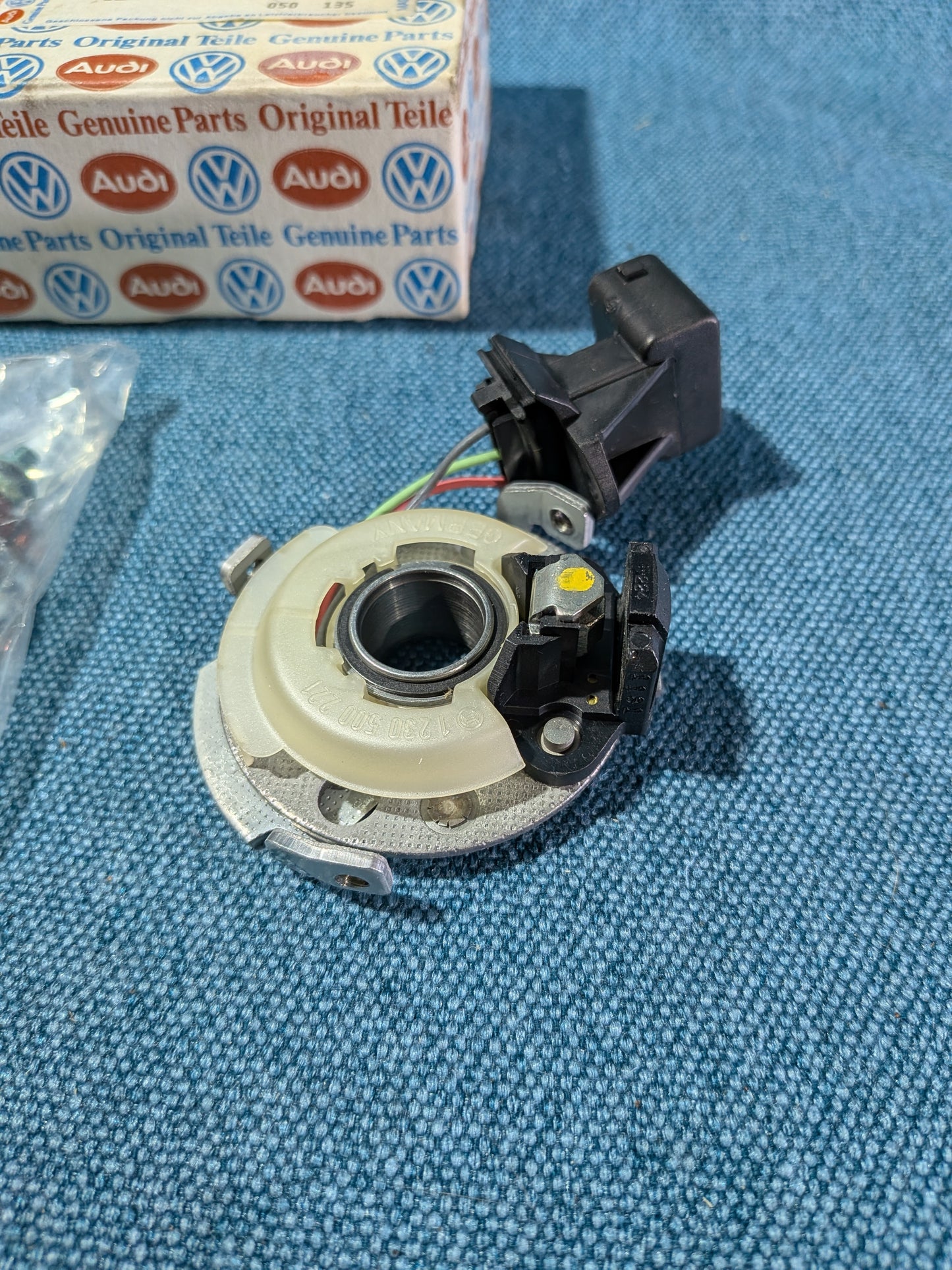 Hall sensor Golf/Jetta/1/2/Passat 32B B2/Scirocco 2 034998065 NOS B4