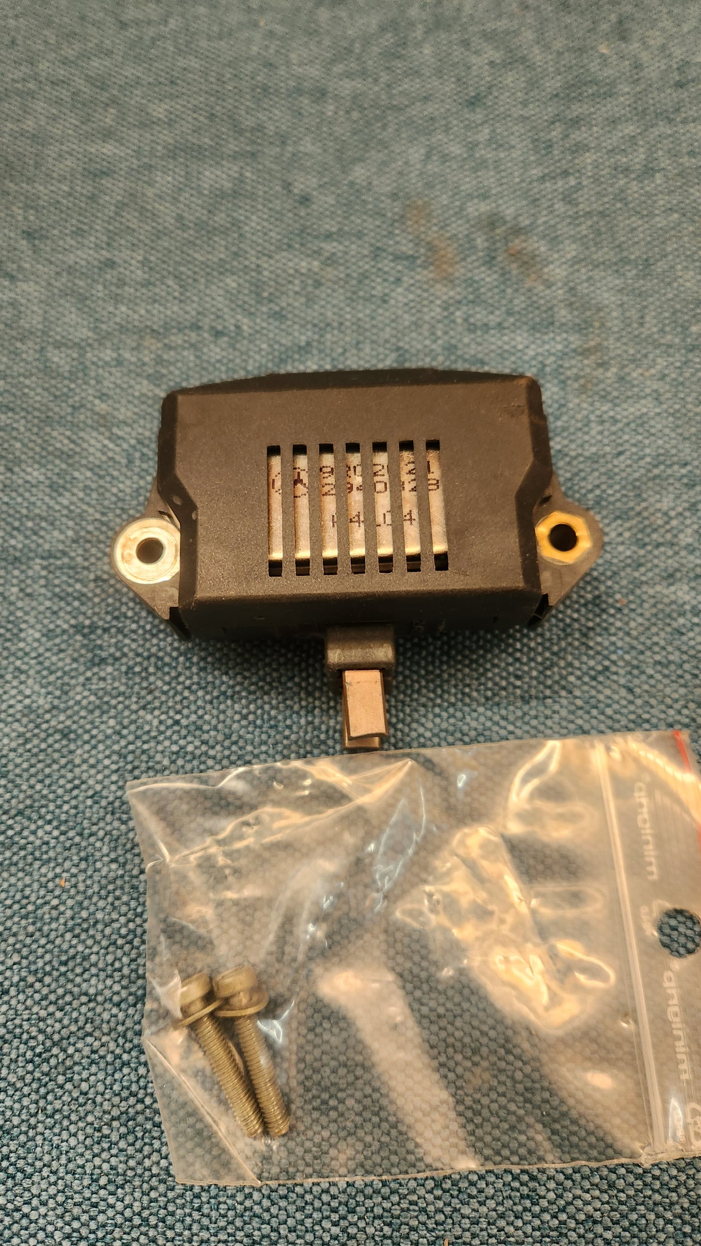 Lichtmaschinenregler Golf/Jetta/1/2/Passat/B2/B3//Polo86C/T3 Bus/Audi 80/90/B2/100/C3 049903803H Nos L3