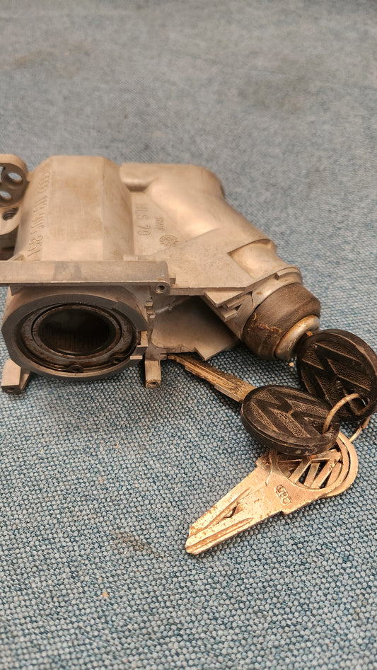 Steering lock Beetle/Porsche 924/944 113905851A Nos