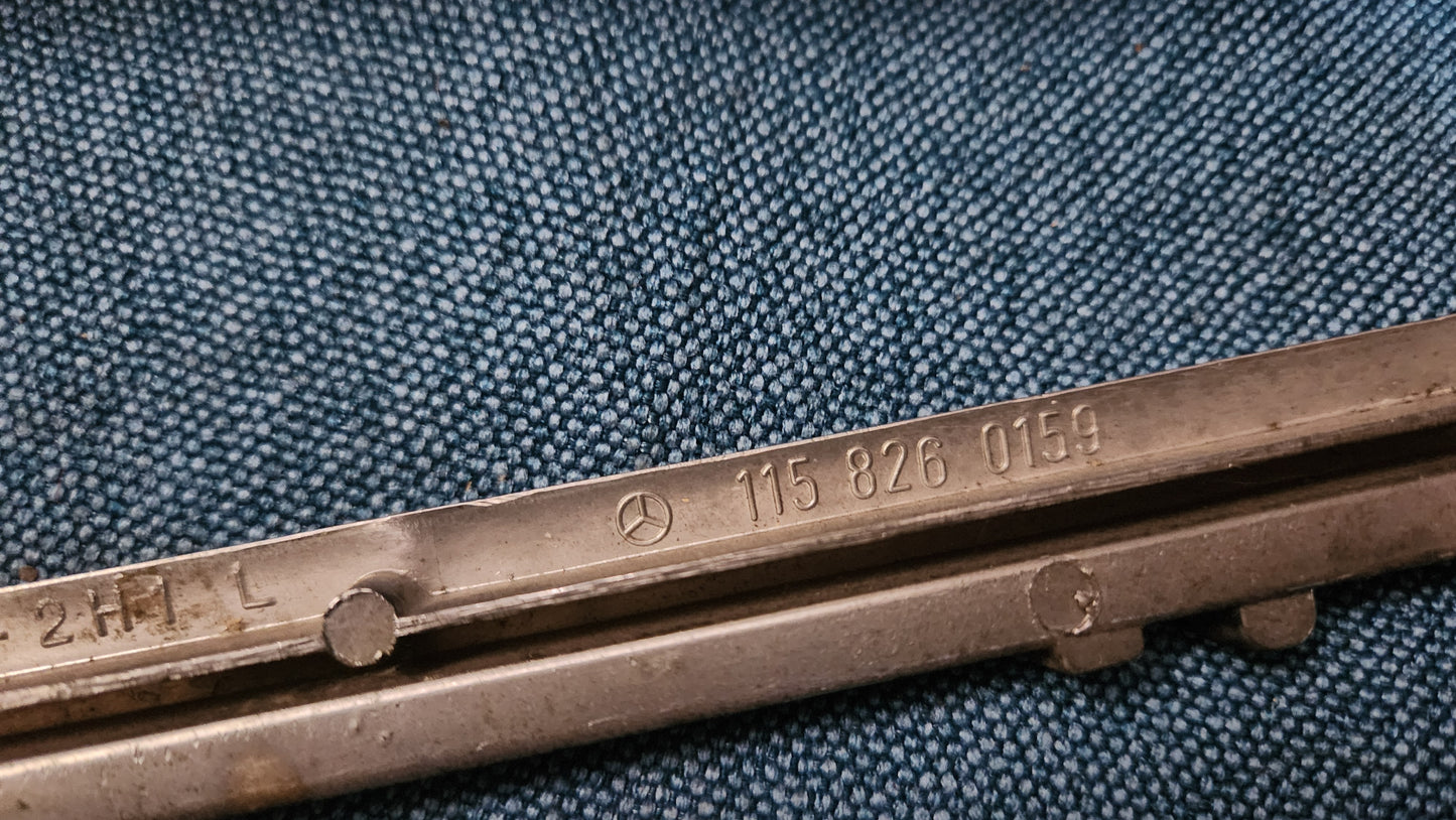 Mercedes W114 Rückleuchte Rücklicht Chrom Blende Abdeckung 1158260159 Gebraucht D1