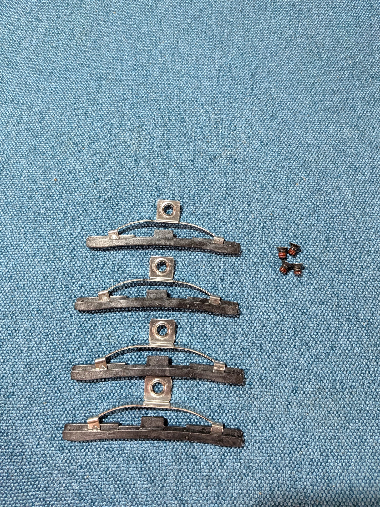 Gleitstück für Schiebedach Golf 4/Bora/New Beetle/Passat 3B/BG/Audi A4 B5 8D5877165A NOS A6