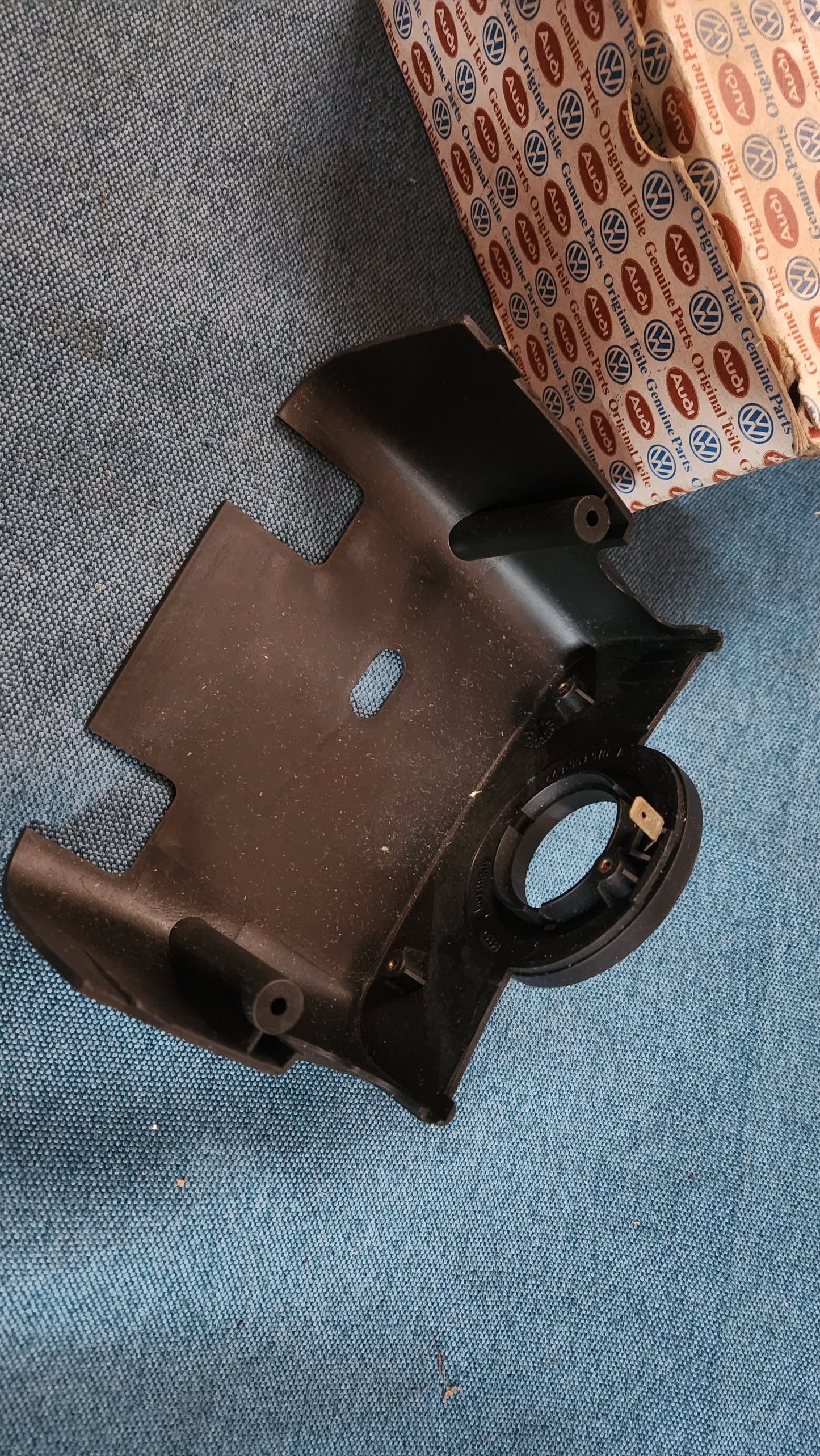 Audi 100/200/Type 44/V8/D11 Steering Column Cover Lower Section 443953516 Nos A3