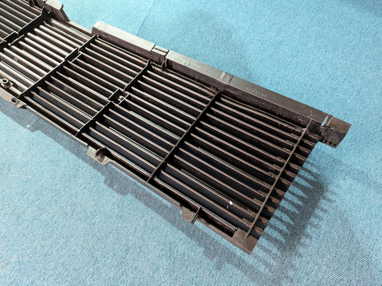 Kühlergrill Audi 80 Typ 81/85 B2 811853655 Gebraucht A4