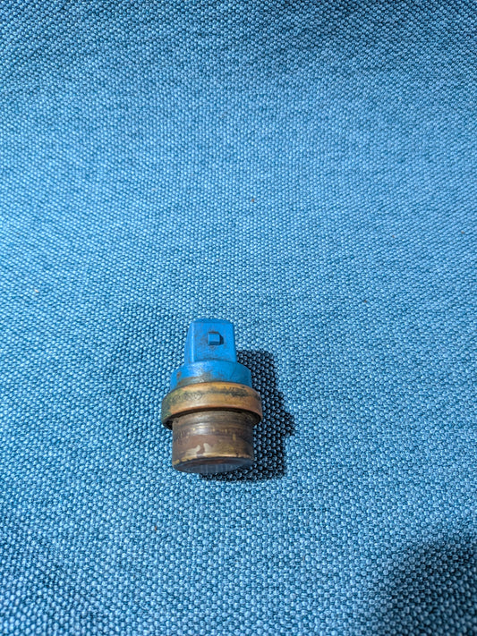 Coolant Temperature Sensor Scirocco 2/Passat/B3/B4/T3/T4 Bus/Polo/86C/6N/Golf/Jetta/2/3/Vento/Corrado/Caddy 14D/LT1/Audi 80 B4/100/200/A6/C4/A4 B5 6PT009107551 Used A22