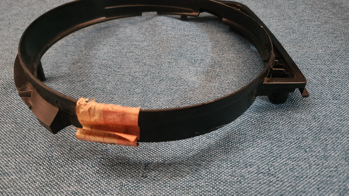 Kühlergrill Ecke Golf1/Caddy14D 147853656 Nos K5