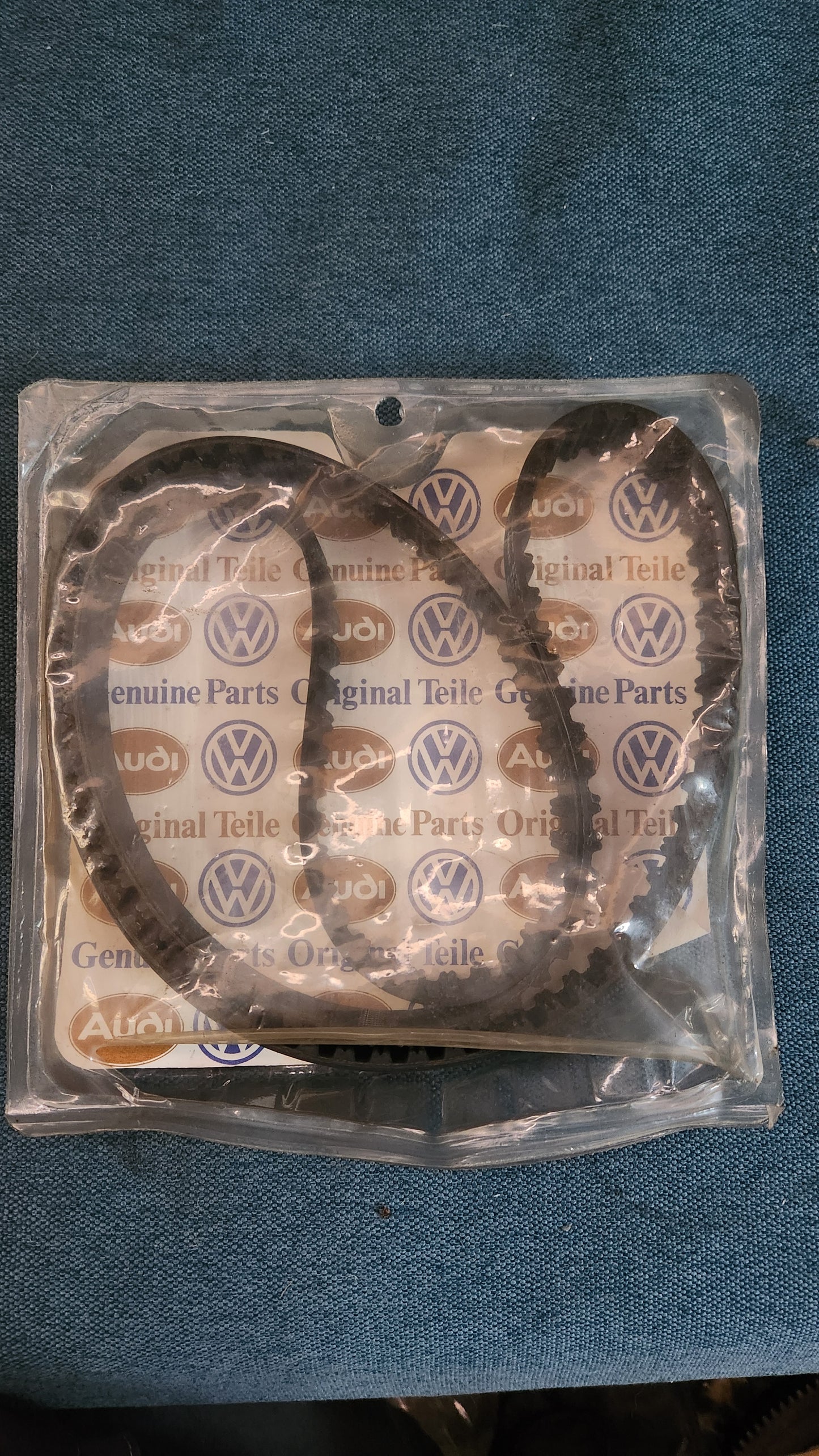 Zahnriemen Golf 1/2/3/Jetta1/2/Iltis/Passat 32B2/B3/T3/Audi 80/90/B3/B4 068109119E Nos G2/G7