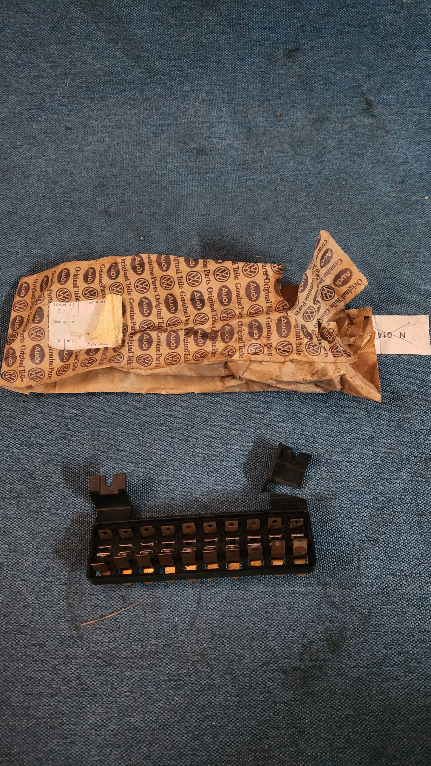 Sicherungskasten Typ 3 311937505A Halter defekt Nos E9