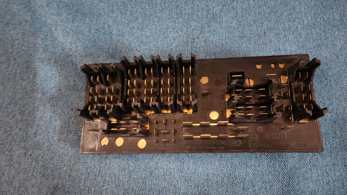 Sicherungskasten Audi 80/90/B3/B4/100/200/C3/C4 443941822A Gebraucht F1