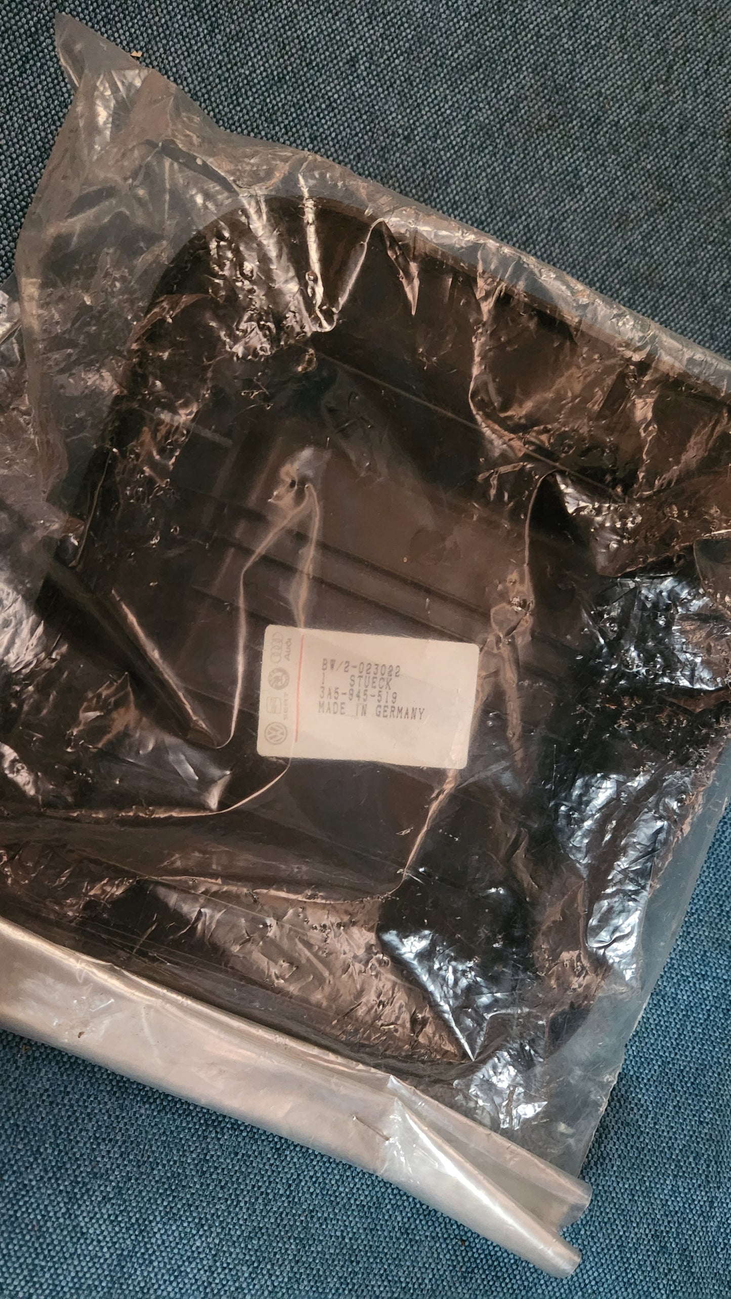 Passat 35I B4 Abdeckkappe 3A5945519 Nos A3