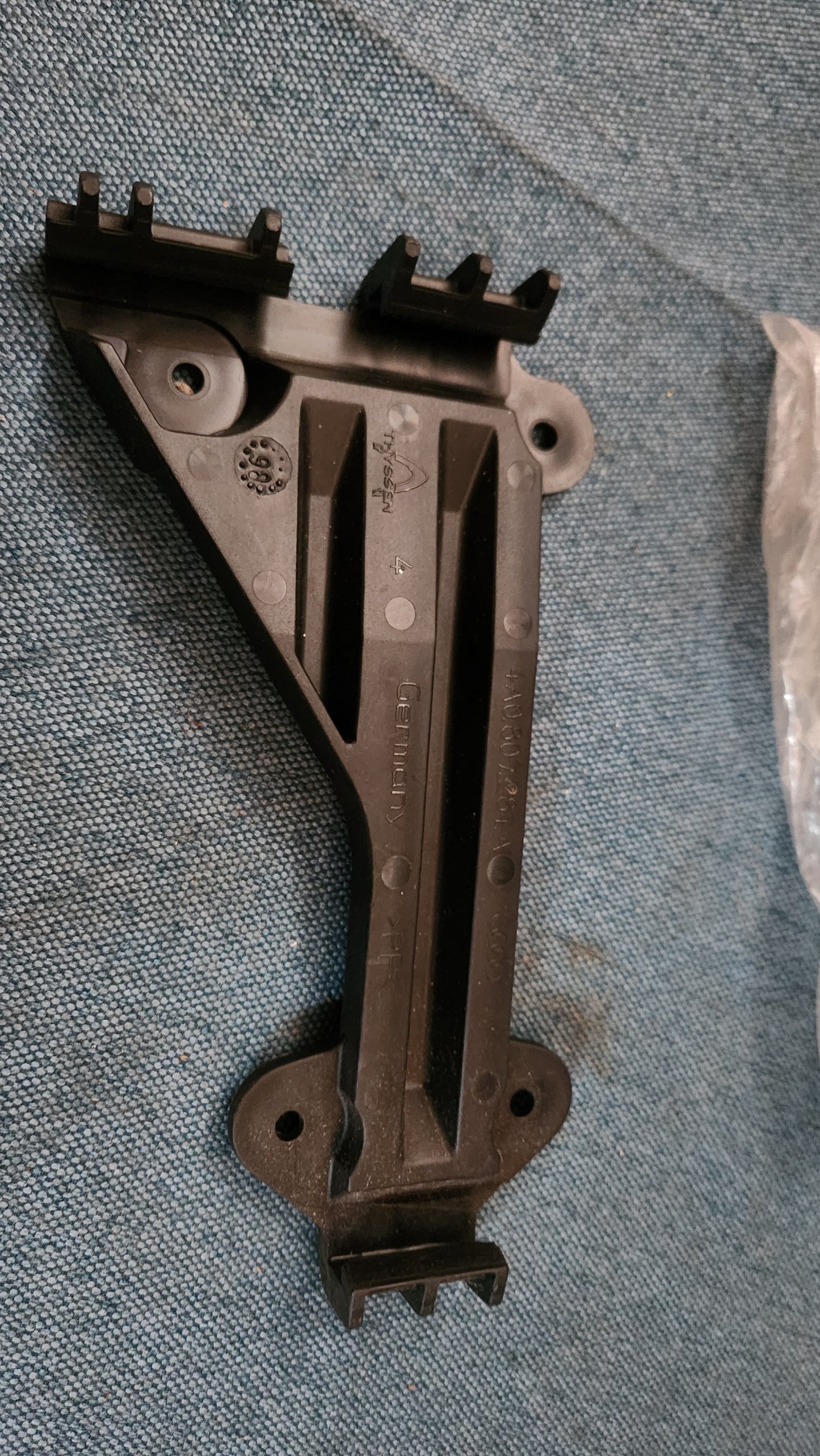 Audi 100 S4 C4 A6 Bumper Holder Right 4A0807284A Nos B3