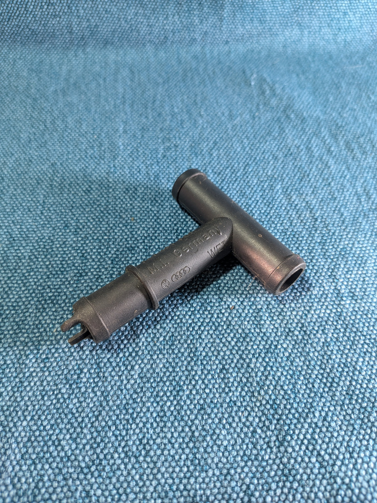 Crankcase ventilation nozzle for Passat B2/B3/Audi 80/90/B2/B3/100/200/C3 049133326 NOS C8