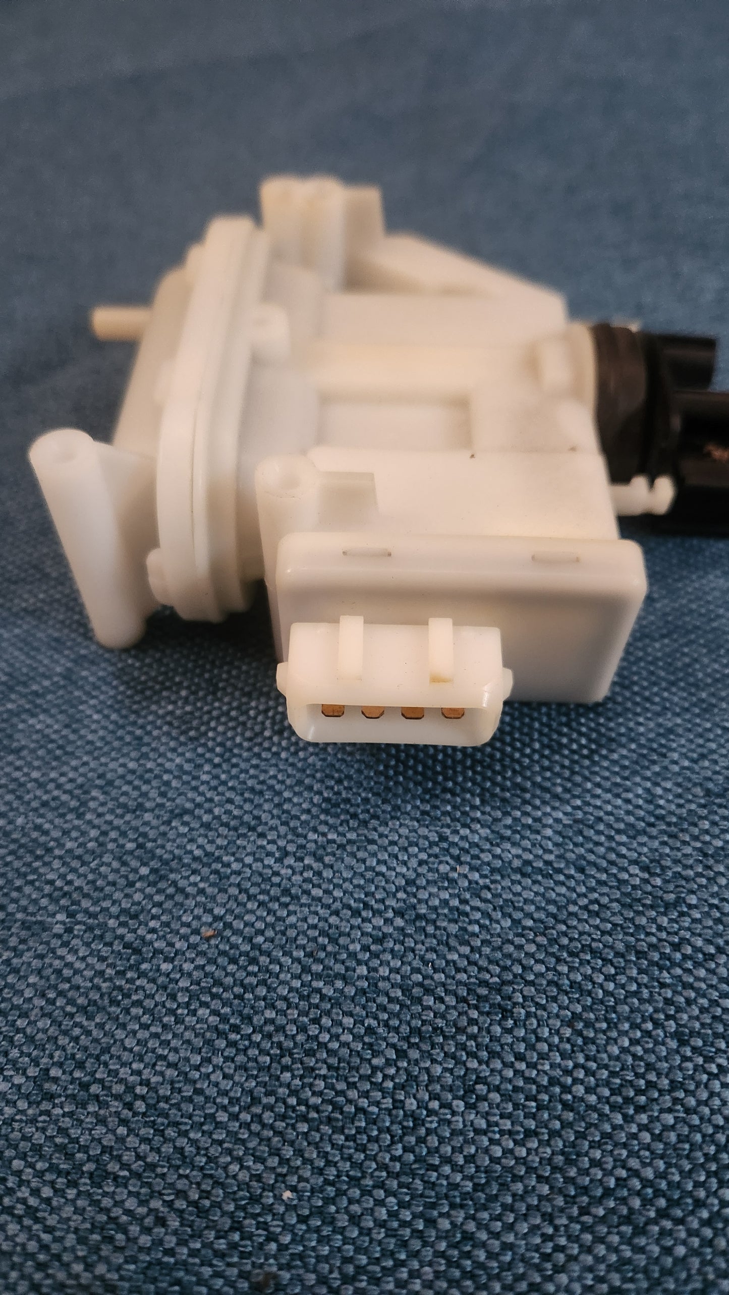 Stellmotor ZV Zentralverriegelung Corrado/Passat 35I B3 357862153 Nos G5