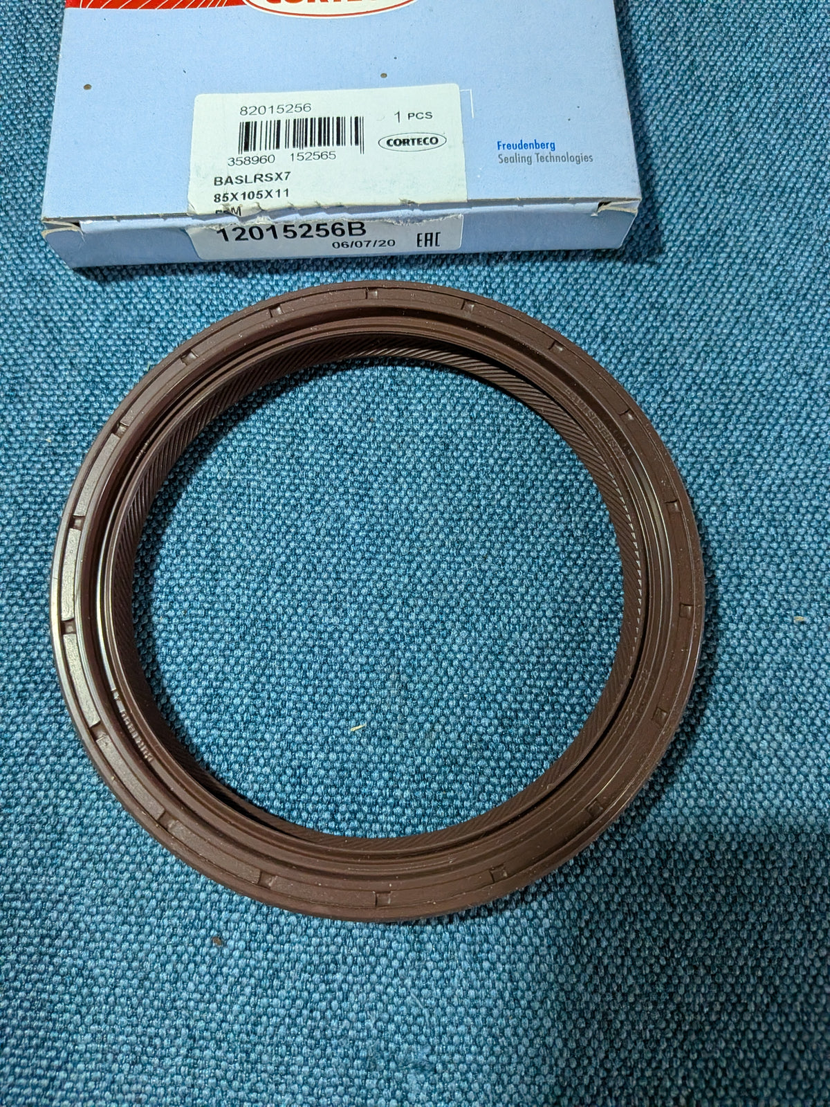 Crankshaft seal Corteco 12015256B Caddy 2 9KV/Corrado/Derby/Golf/Jetta/1/2/3/4/Vento/Iltis/K70/Karmann Ghia/LT1/Lupo/Passat/B1/B2/B3/B4/Polo/86C/6N/Santana/Scirocco/1/2/T3/T4 Bus/Audi 80/90/B1/B2/B3/B4/100/200/C3/C4/A4 B5/A6 C4/V8 068103053 NOS/New