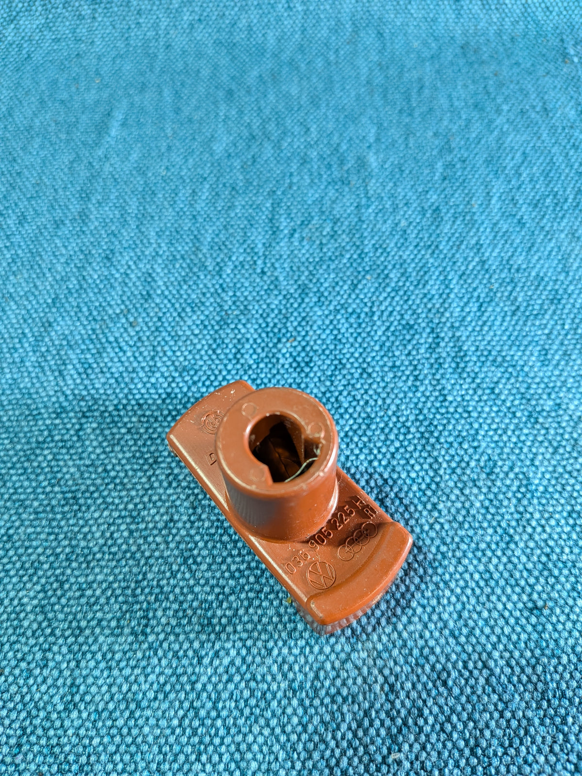 Verteilerfinger Golf/Jetta/1/2/Passat/B1/B2/Polo/1/86C/Scirocco/1/2/Audi 80 B2 036905225H NOS B8