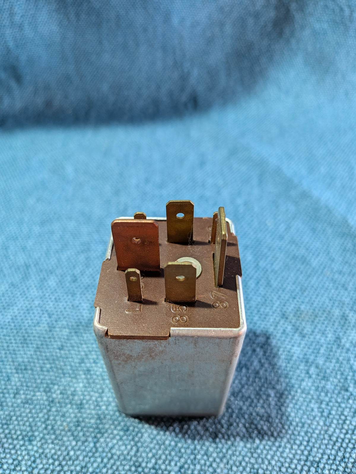 Glow plug relay Caddy 14D/Golf/Jetta/1/2/LT1/Passat/B1/B2/B3/Polo 86C/T3/T4 bus/Audi 80/90/B2/B3/100/200/C2/C3/C4 321911261 used B16