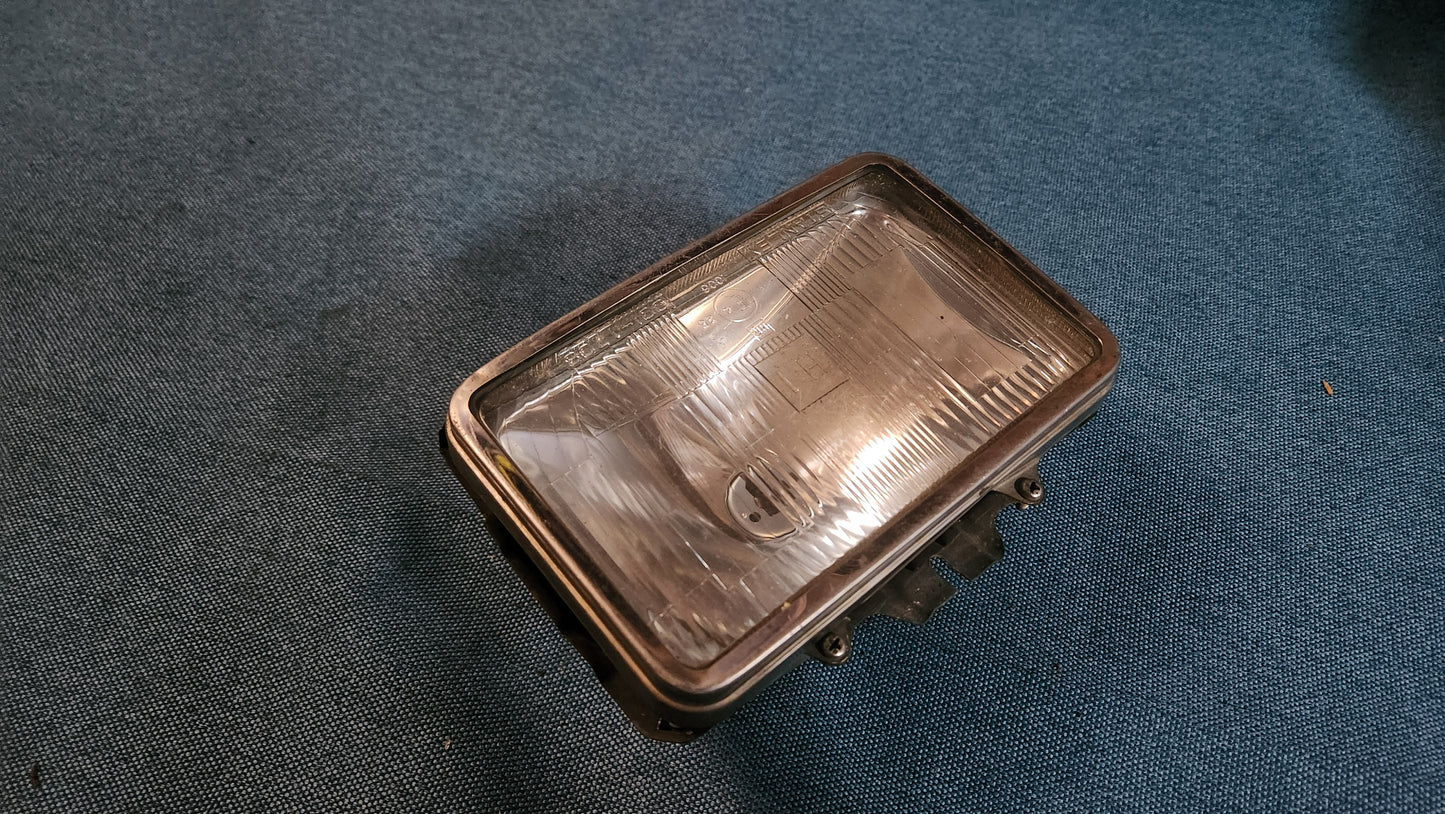 Scheinwerfer Mitsubishi Sapporo MB083585 Mazda 323 BG