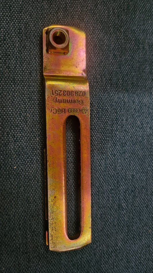 Spannbügel Lichtmaschiene Golf2/Jetta2/T3/T4/Passat B3/B4 028903251 Nos G2