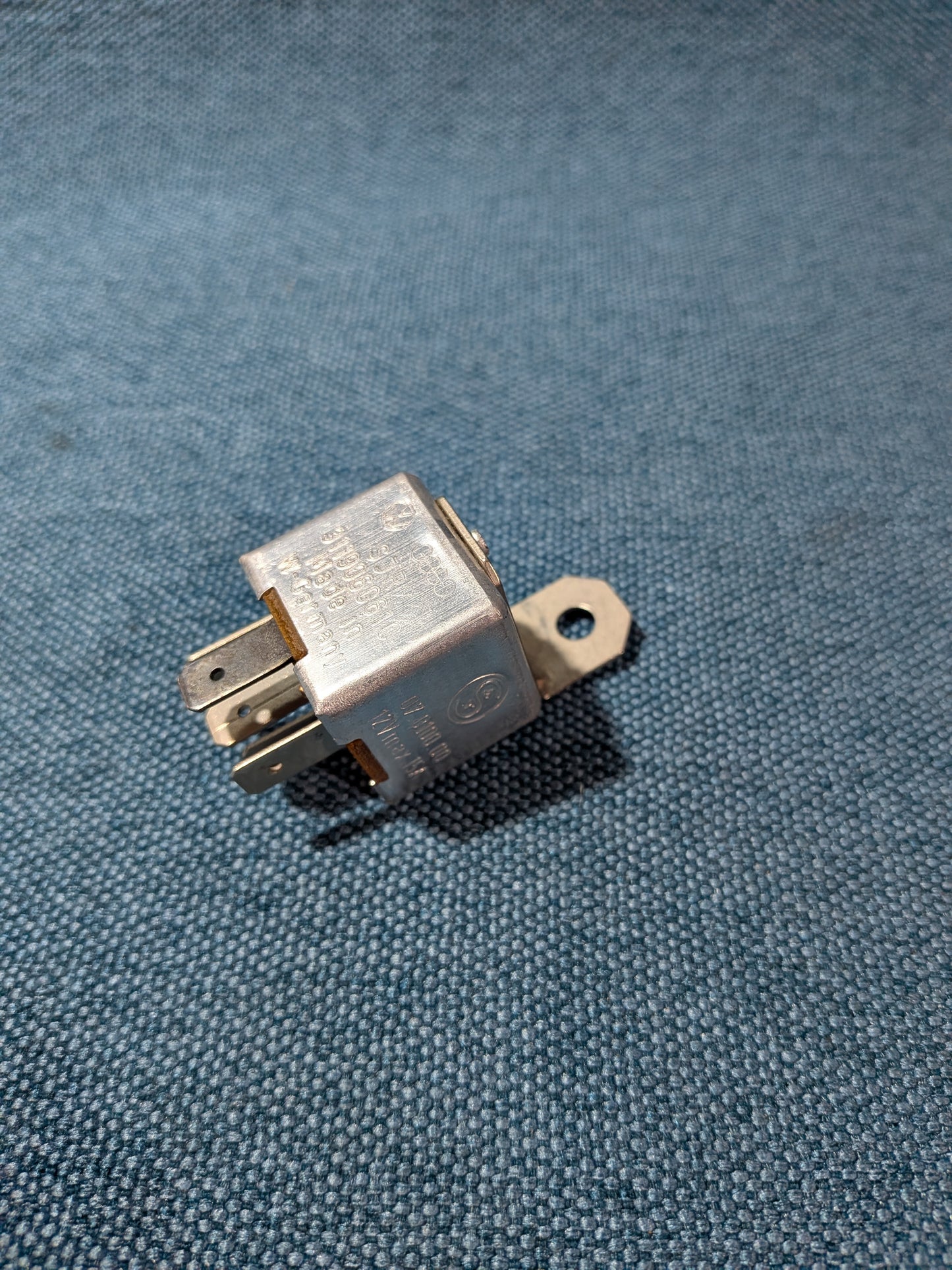 Rear window defroster relay Beetle/Type/T2 Bus/Karmann Ghia 311906061C NOS S6