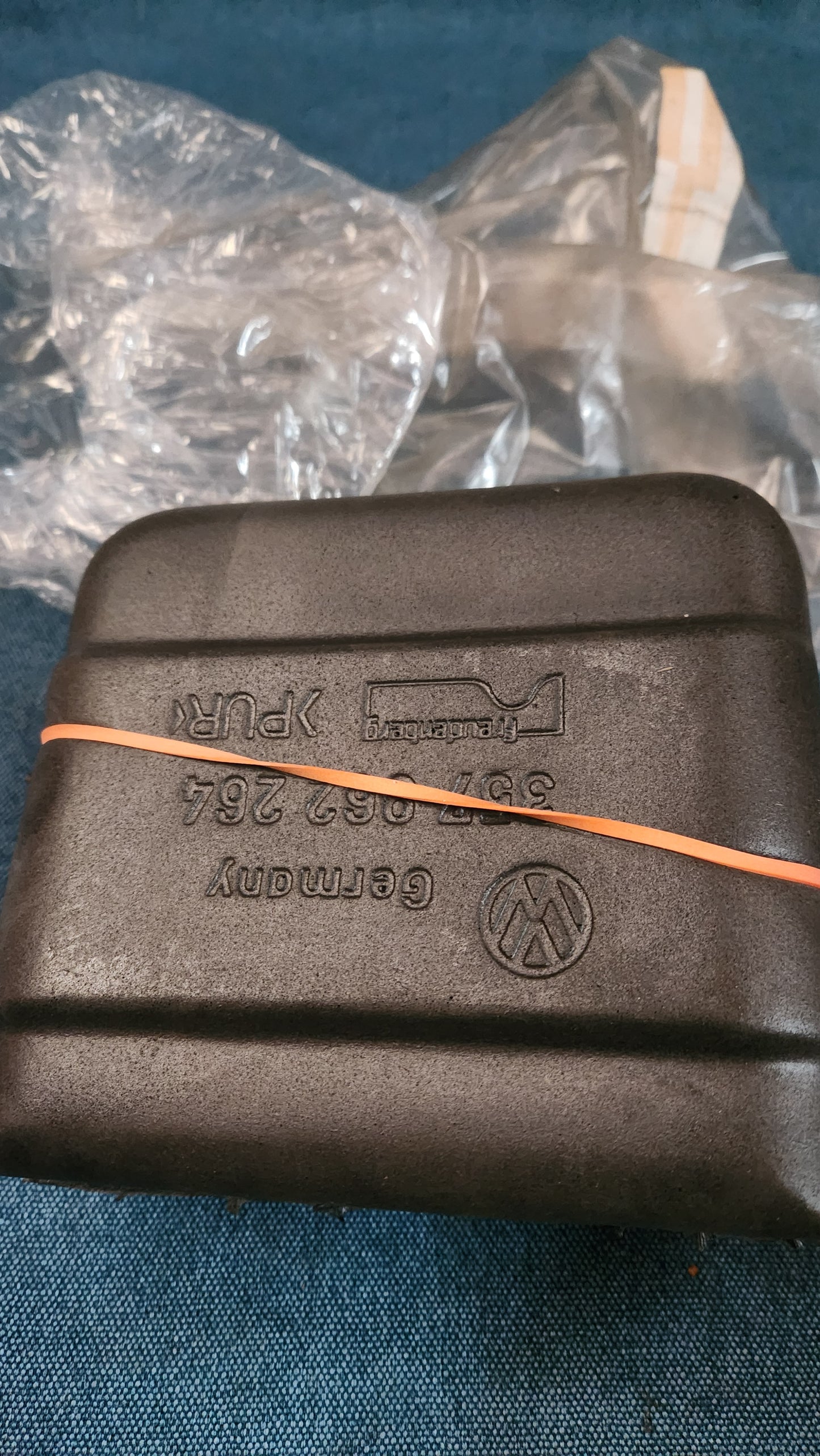 Schaumstoff ZV Pumpe Golf3/Vento/Passat 35I B3/B4 357962263 Nos G7