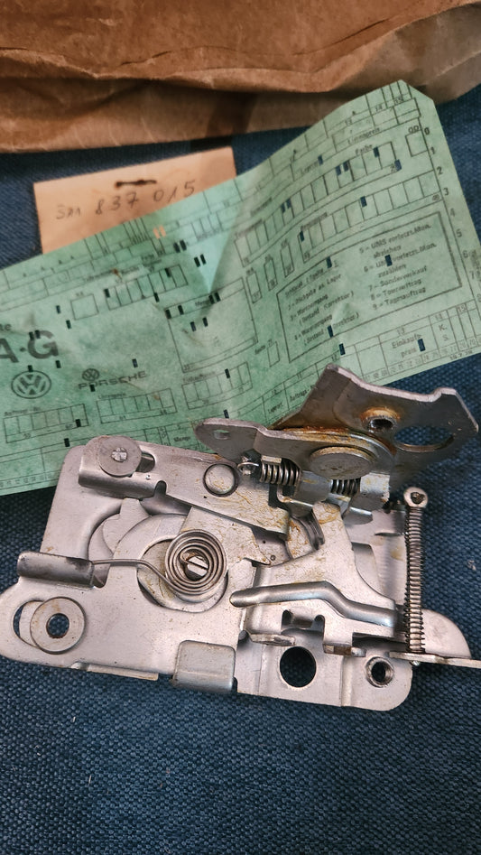 Schloss Typ3/4 T1 T2  Karmann Ghia 311837015 Nos S4