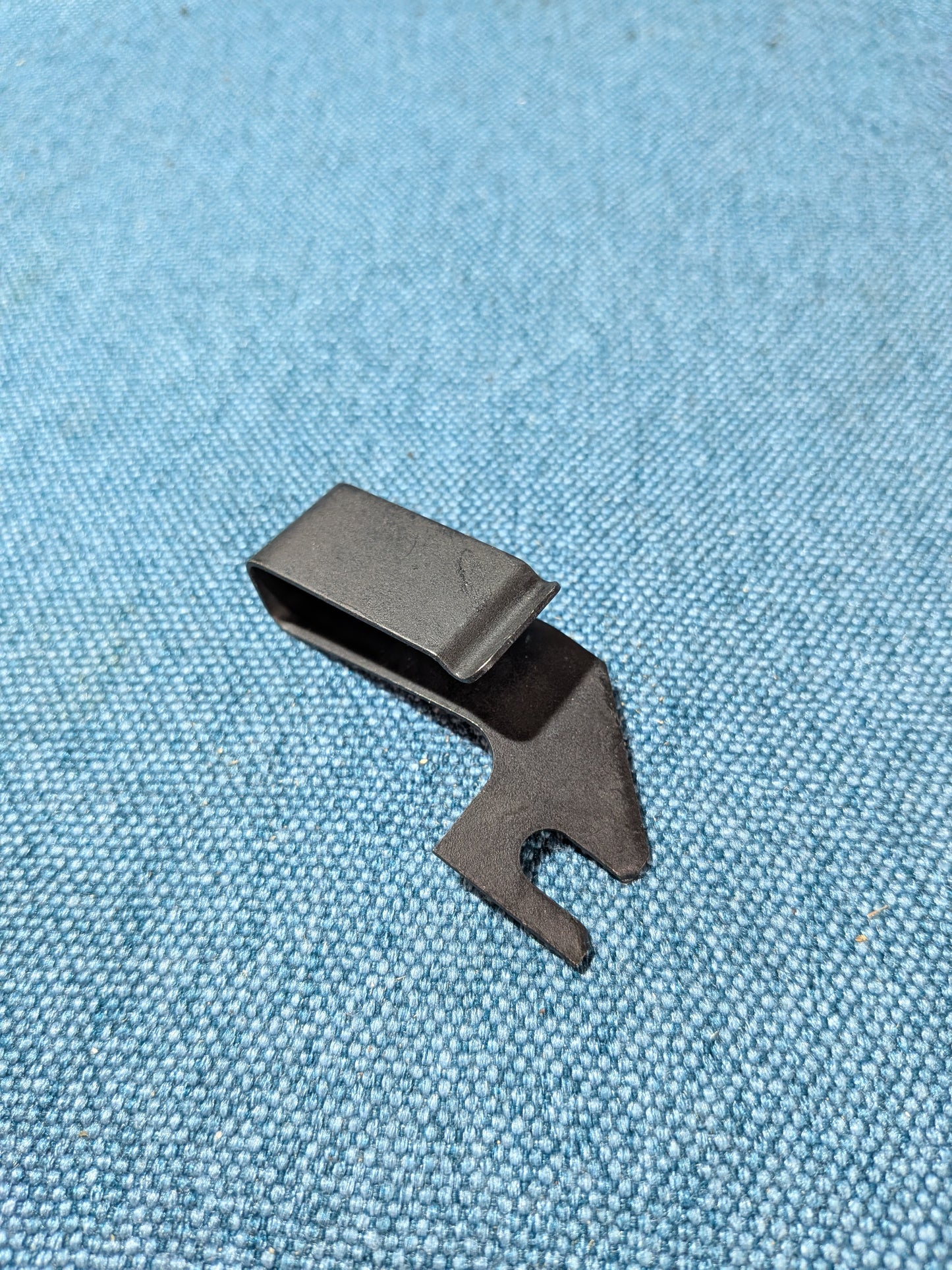 Retaining clip Audi 80 B4/100/A6 C4 053905478A NOS A14