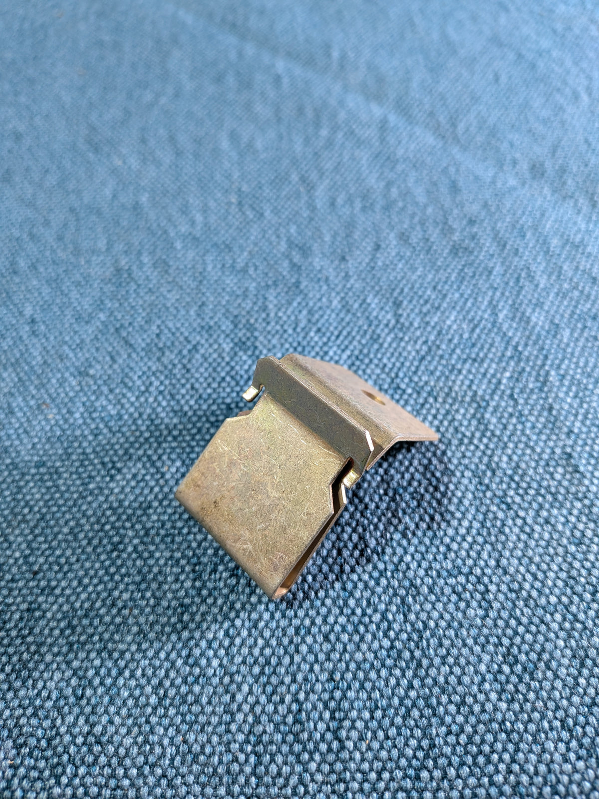 Halteclip fir Trapenasaz T4 Bus 701863727 NOS B8