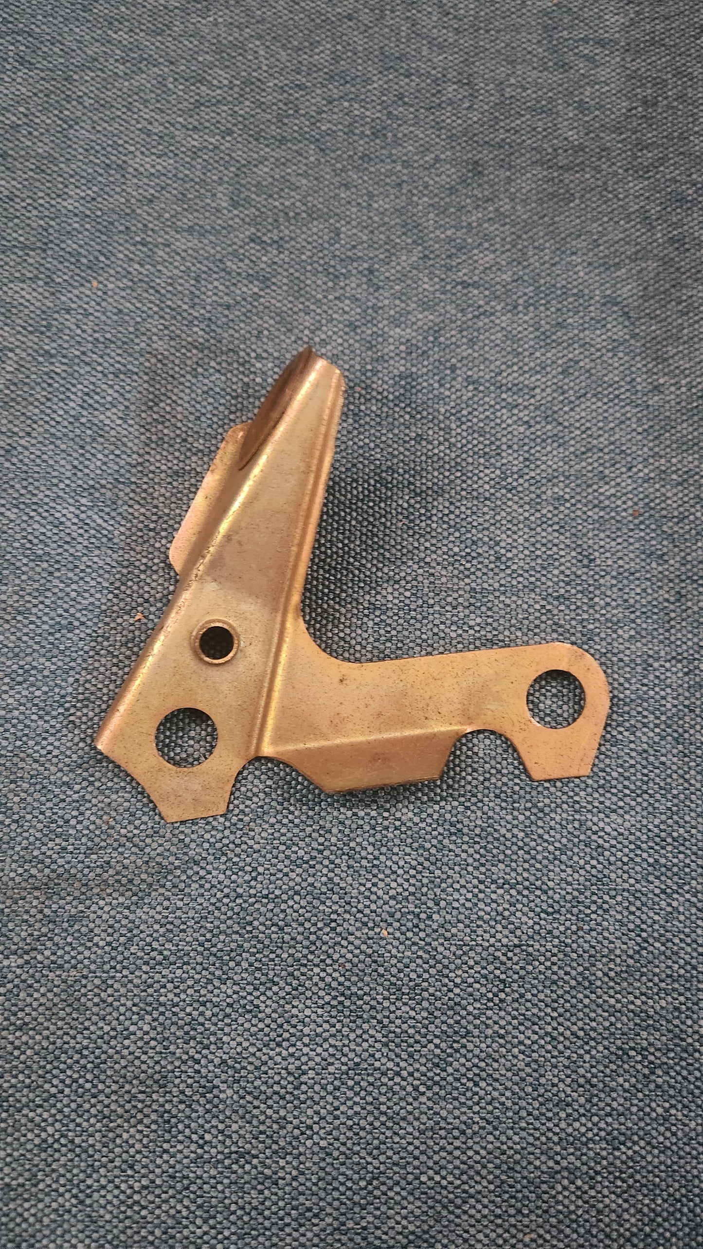 Mercedes R107 W114 W115 Halter Bremsschlauch Vorderachse 1074201186 Nos K7