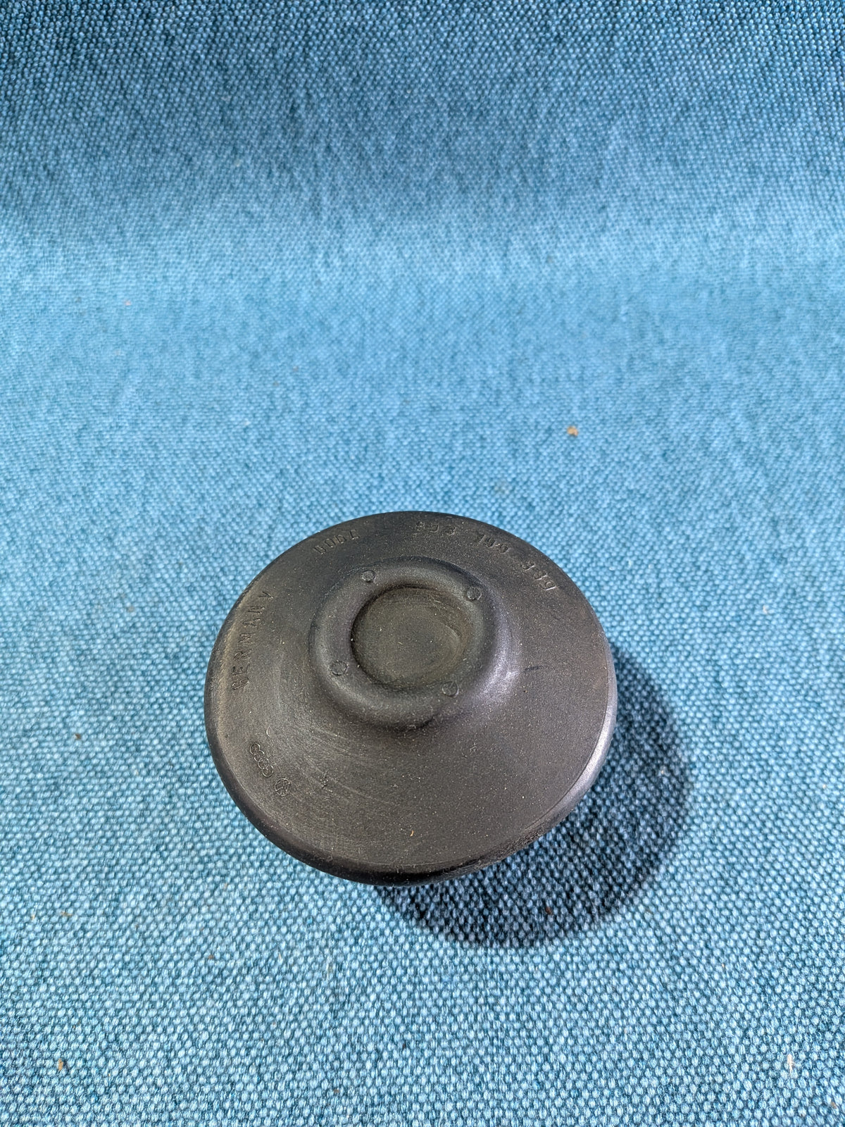 Engine mount buffer stop Passat/3B/BG/B6/Audi 80/90/B2/B3/B4/100/200/C3/C4/A4/B5/B6/A6/C4/C5/Cabriolet/Coupe 893199339 NOS C8