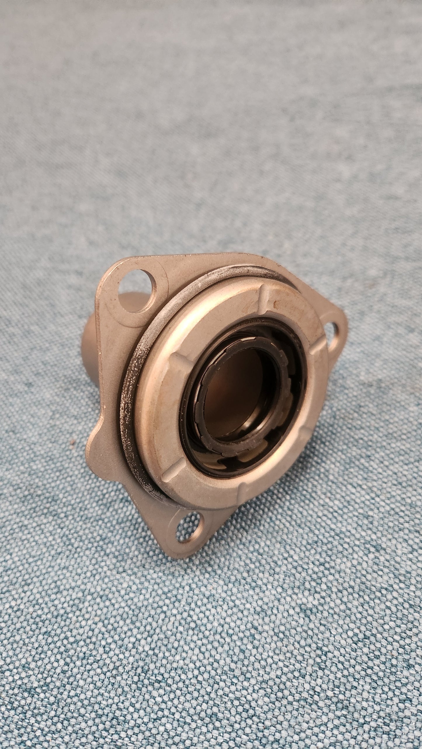 Führungshülse Kupplung Passat/3B/BG/Audi 80/90/B3/B4/100/200/C3/C4/A4/B5/B6/B7/A6/C4/C5 012141180B Nos M8