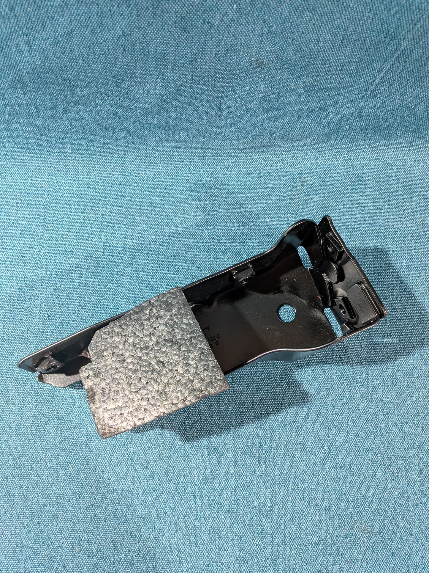 Träger Stoßstange vorne links Passat B4 35I 3A0807133C NOS F8