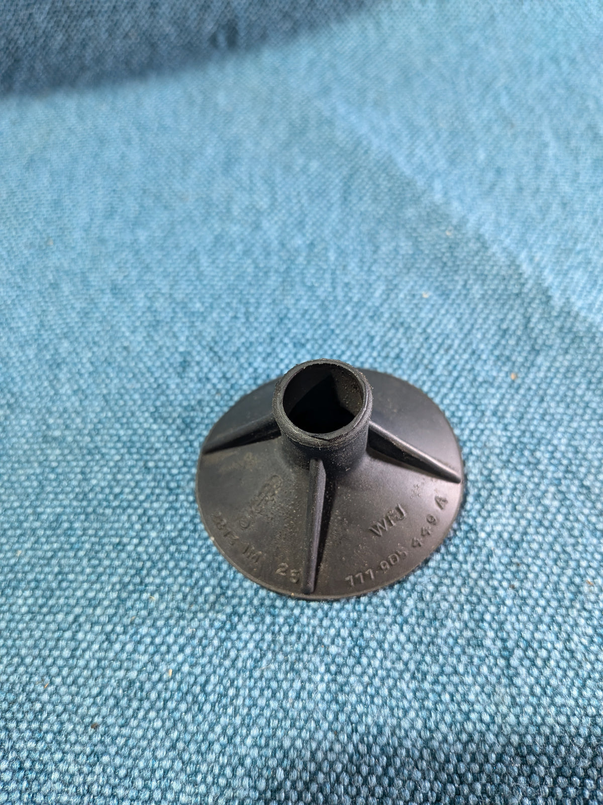 Spark plug connector rubber T1/T2/T3 Bus/Porsche 911 111905449A NOS B17