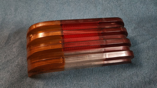 Mercedes W114/115 Strich 8 Rücklicht Rückleuchte 53208R7 Gebraucht D2