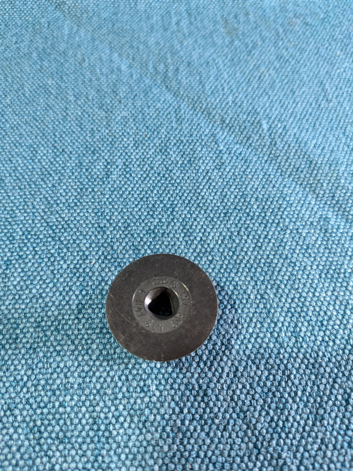 Mutter fir Einstiegläischt Passat/35I/B4 357853578 NOS A24